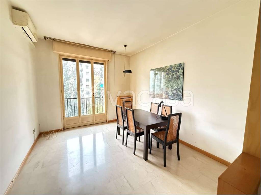 appartamento in vendita a Milano in zona Lorenteggio