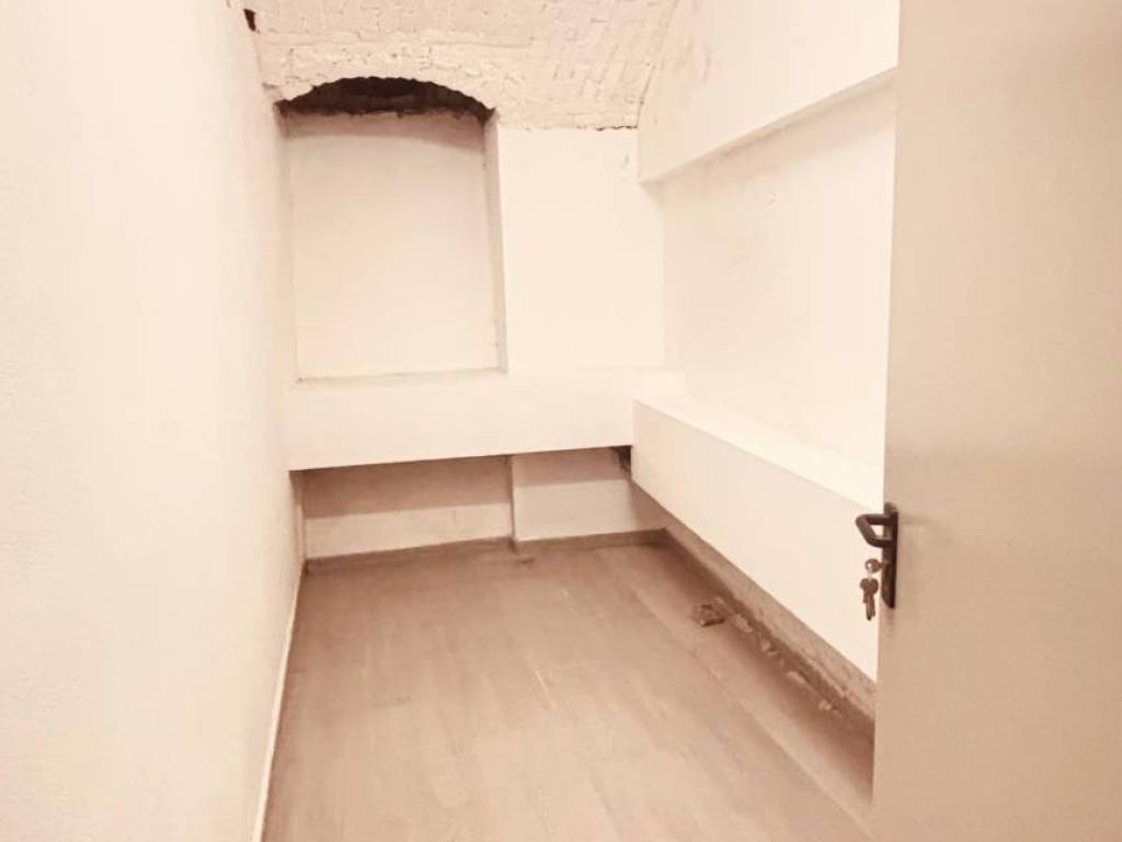 locale commerciale in vendita a Milano