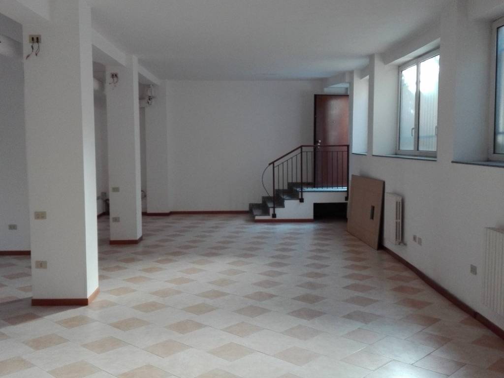 negozio in vendita a Milano in zona Precotto