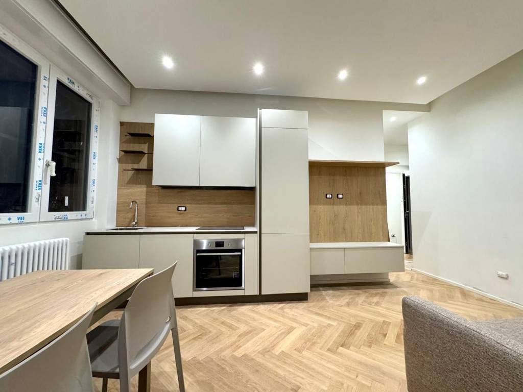 appartamento in vendita a Milano in zona Famagosta