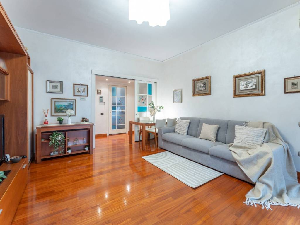 appartamento in vendita a Milano in zona Adriano