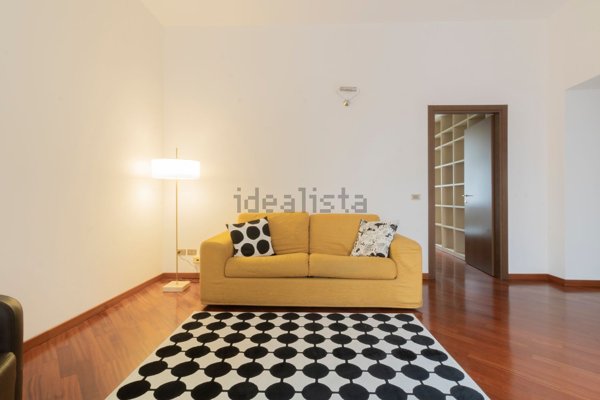 appartamento in vendita a Milano in zona Guastalla