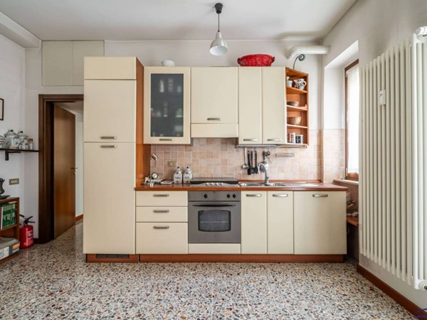 appartamento in vendita a Milano in zona Corvetto