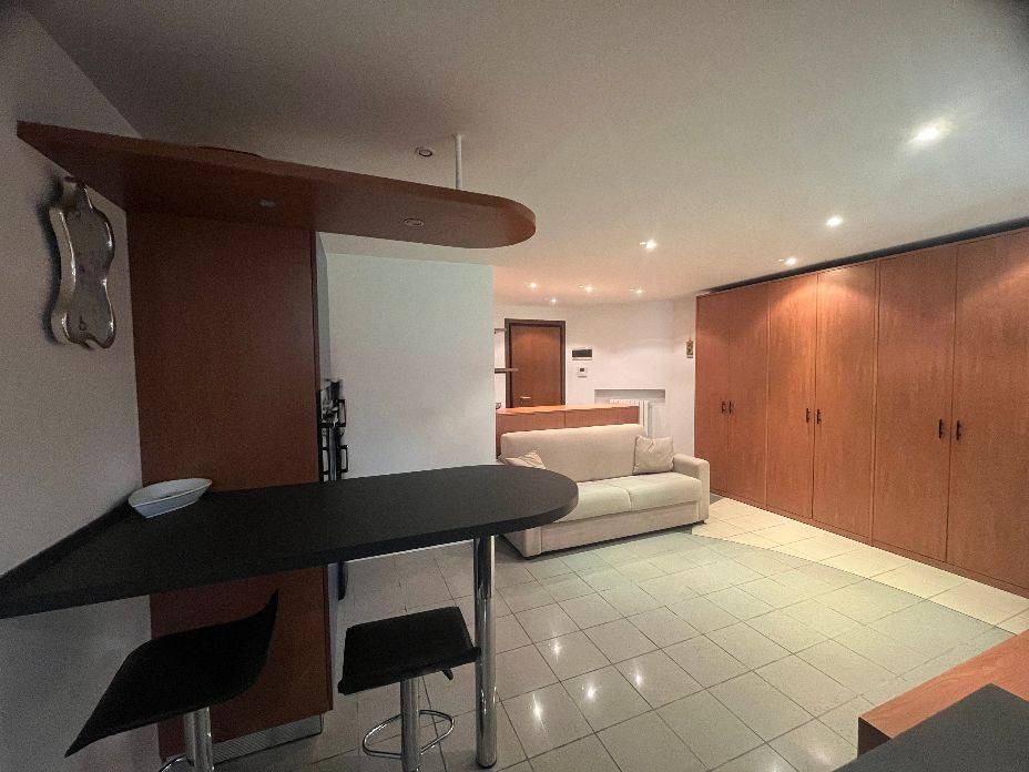 appartamento in vendita a Milano in zona Baggio