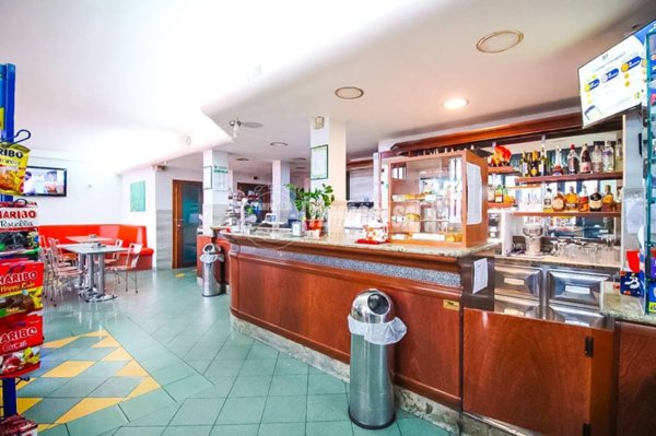 negozio in vendita a Milano in zona Rogoredo