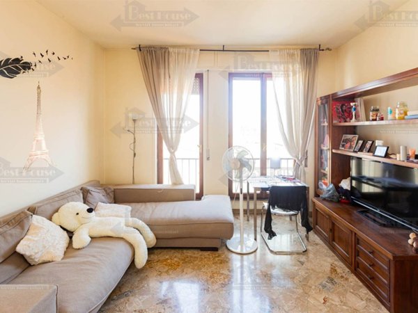 appartamento in vendita a Milano in zona Lambrate