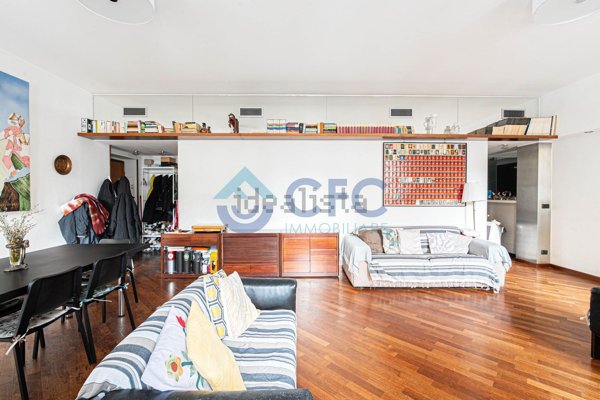 appartamento in vendita a Milano in zona Cinque Giornate