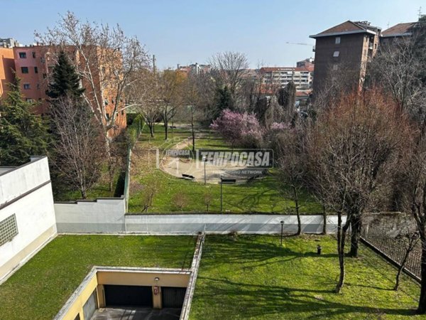 appartamento in vendita a Milano in zona Adriano