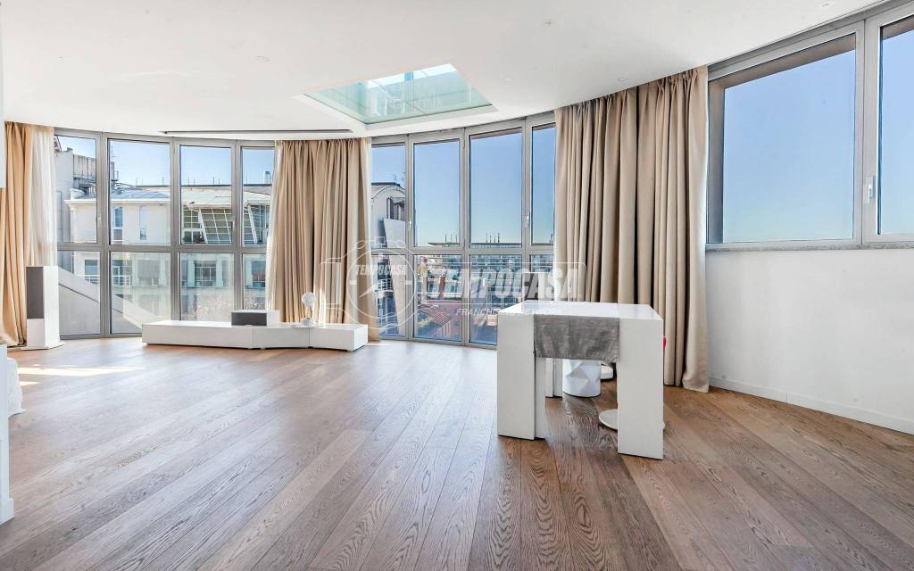 appartamento in vendita a Milano in zona Isola