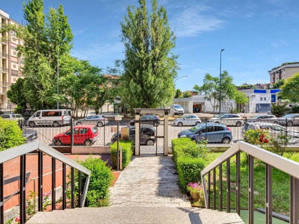 appartamento in vendita a Milano in zona Famagosta