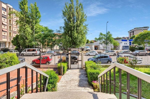appartamento in vendita a Milano in zona Famagosta