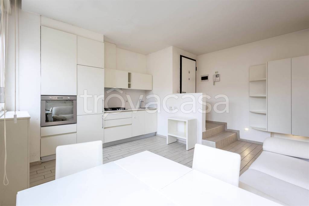 appartamento in vendita a Milano in zona Cascina dei Pomi