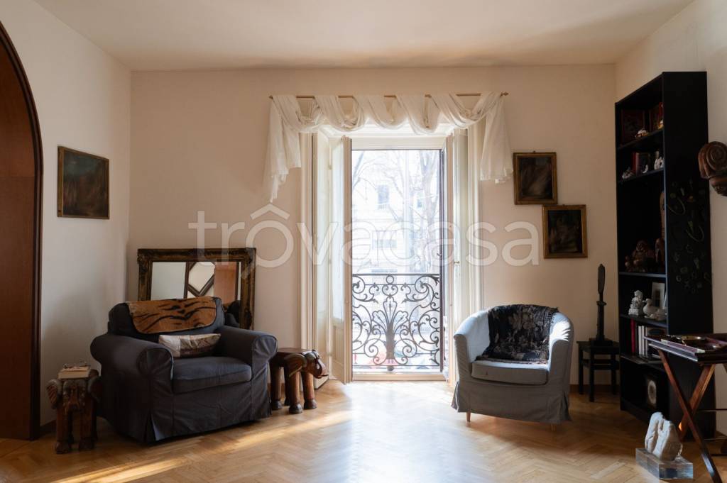 appartamento in vendita a Milano in zona Cadorna