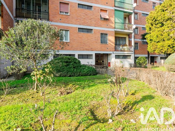 appartamento in vendita a Milano in zona Segnano