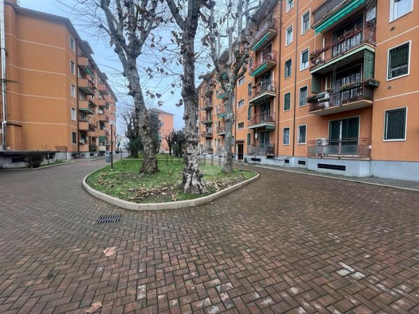 appartamento in vendita a Milano in zona Lorenteggio