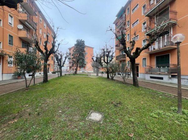 appartamento in vendita a Milano in zona Lorenteggio