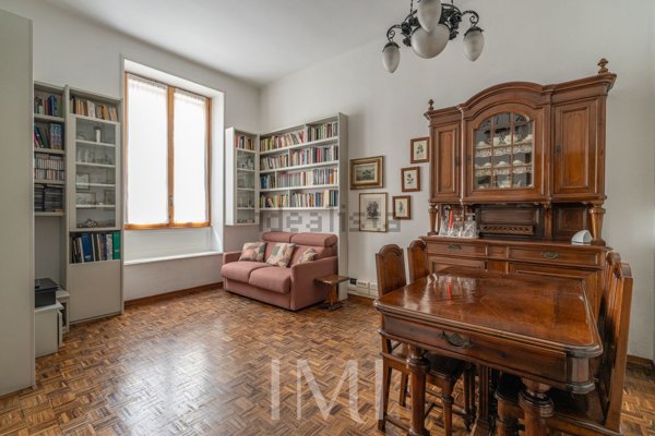 appartamento in vendita a Milano in zona Lorenteggio