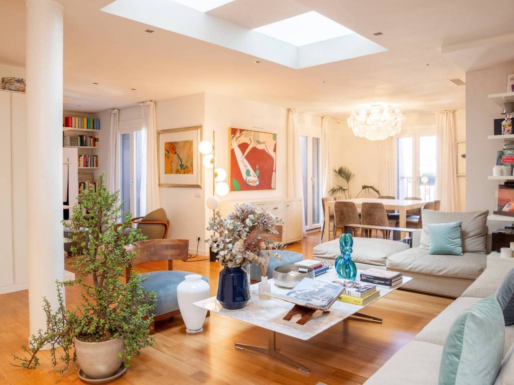 appartamento in vendita a Milano in zona Porta Nuova