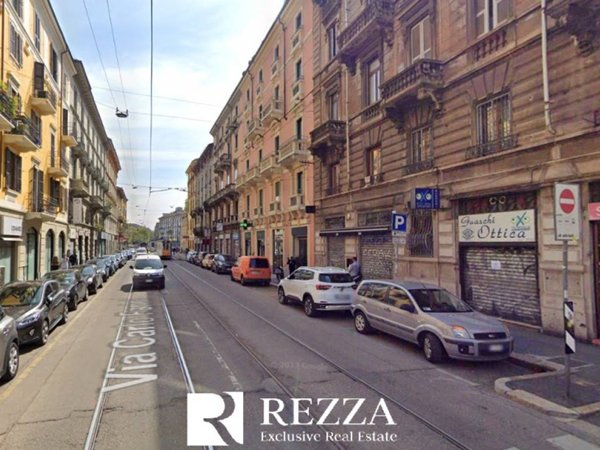 negozio in vendita a Milano in zona Porta Nuova