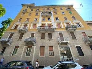 appartamento in vendita a Milano in zona Lorenteggio