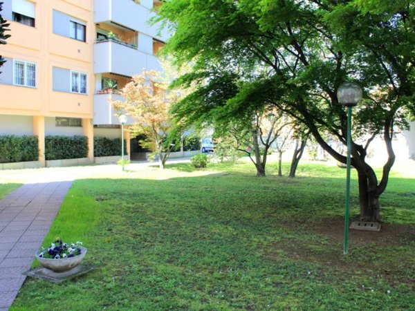 appartamento in vendita a Milano in zona Baggio