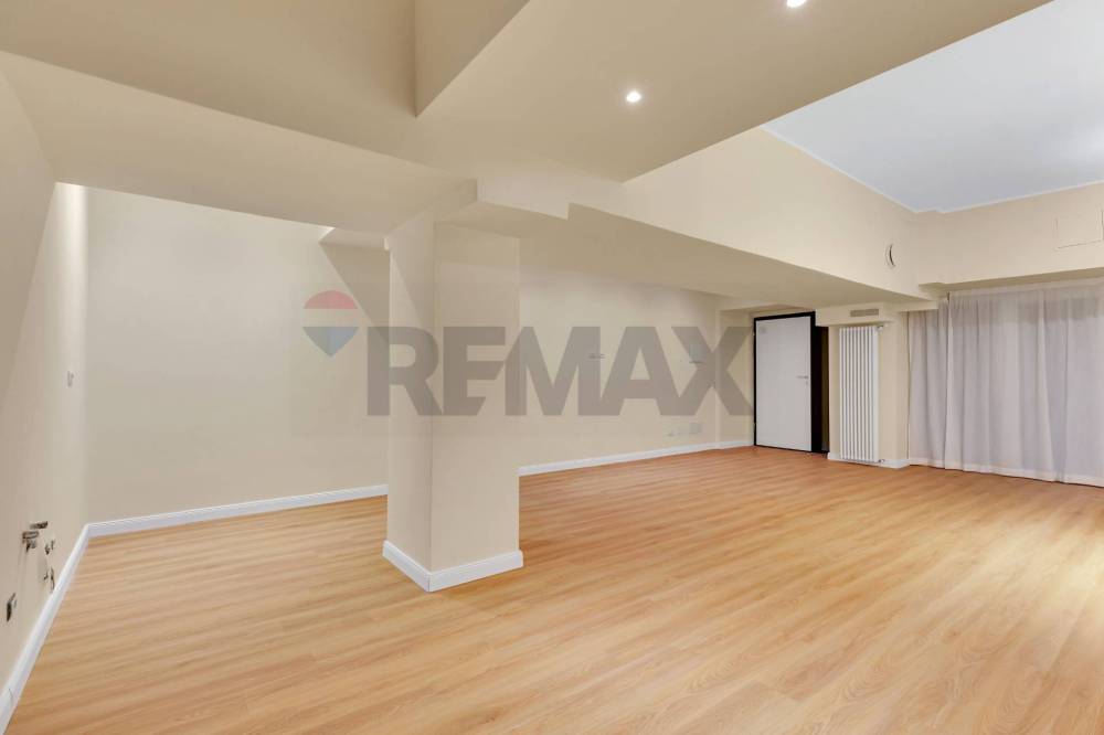 ufficio in vendita a Milano in zona Porta Genova