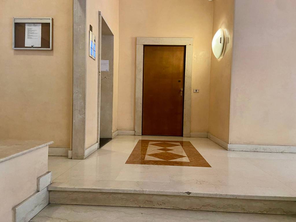 appartamento in vendita a Milano in zona Porta Garibaldi