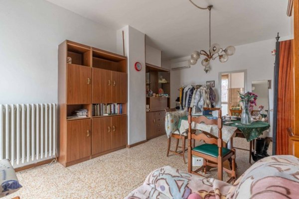 appartamento in vendita a Milano in zona Famagosta