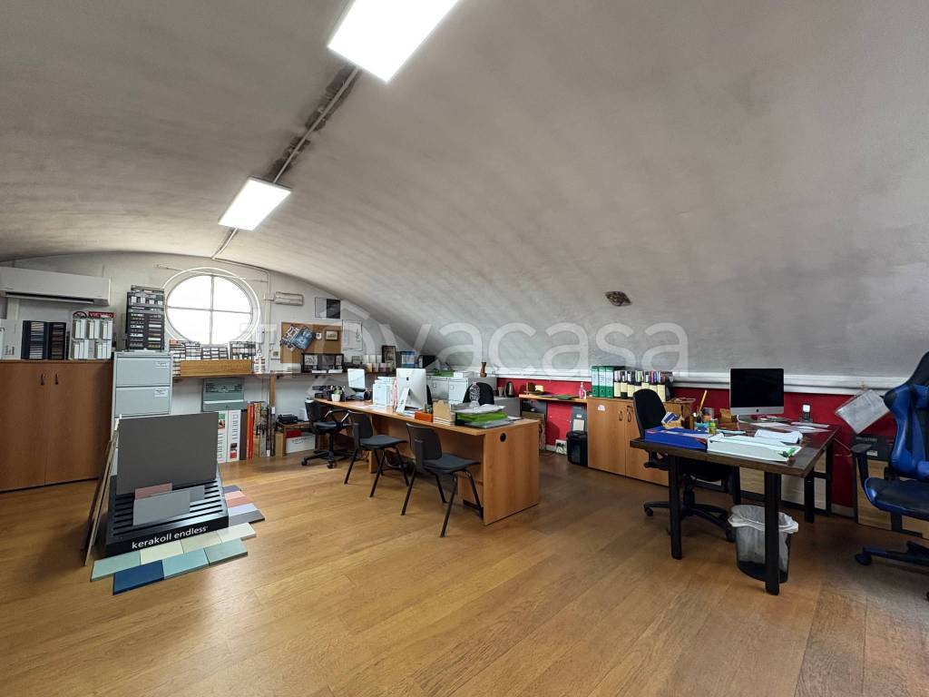 negozio in vendita a Milano in zona Famagosta