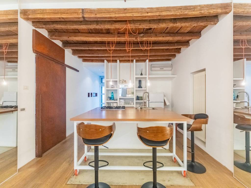 appartamento in vendita a Milano in zona Porta Garibaldi