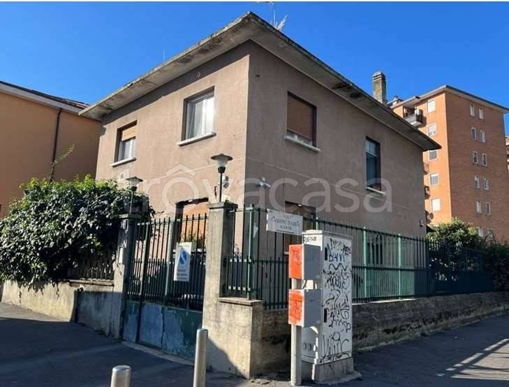 appartamento in vendita a Milano in zona Corvetto