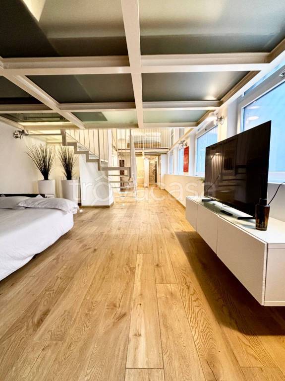 appartamento in vendita a Milano in zona Porta Nuova