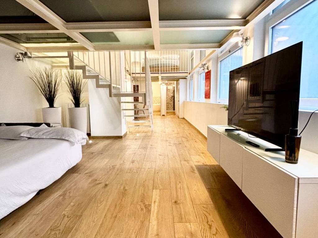 appartamento in vendita a Milano in zona Porta Garibaldi