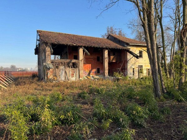 casale in vendita a Milano in zona Stadera