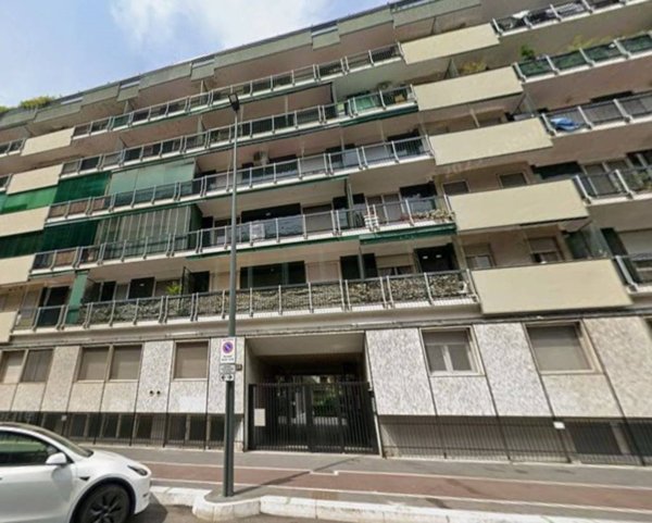 appartamento in vendita a Milano in zona Lorenteggio