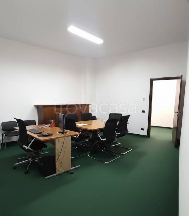 ufficio in vendita a Milano in zona Porta Nuova