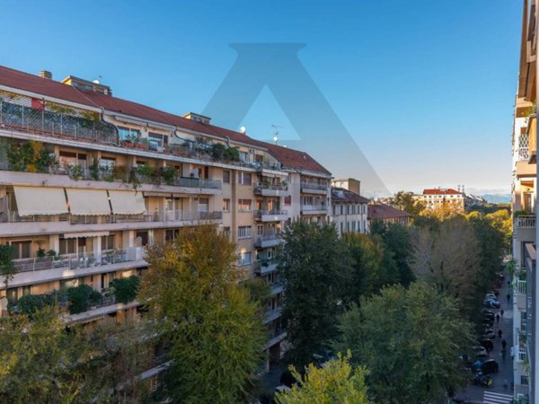 appartamento in vendita a Milano in zona Città Studi