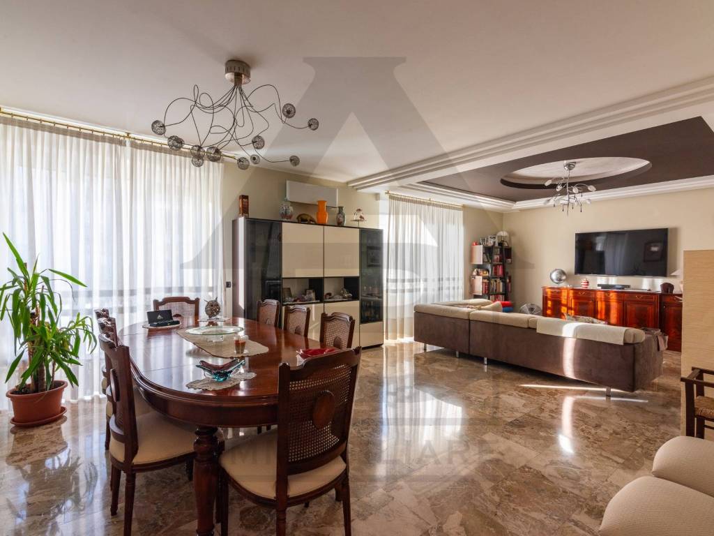 appartamento in vendita a Milano in zona Città Studi