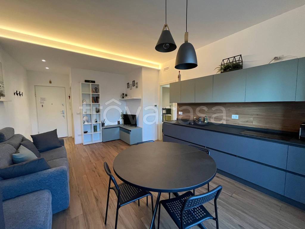 appartamento in vendita a Milano in zona Lorenteggio