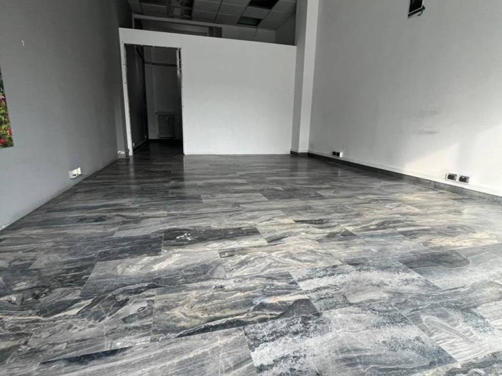 negozio in vendita a Milano in zona Vigentino