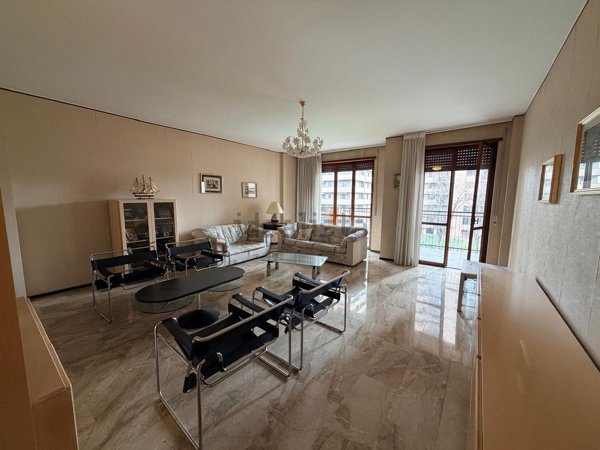 appartamento in vendita a Milano in zona Piazzale Lodi