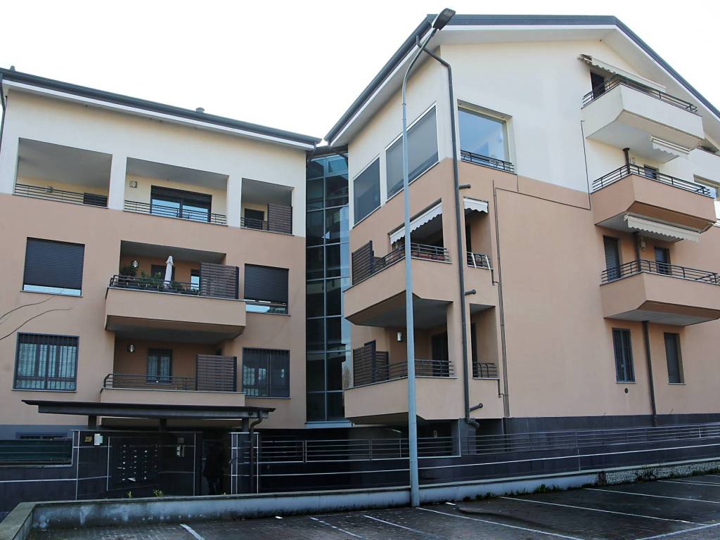 appartamento in vendita a Milano in zona Chiesa Rossa