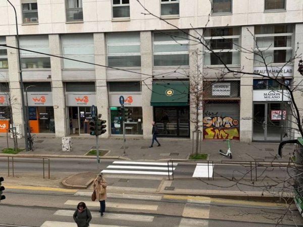 ufficio in vendita a Milano in zona Guastalla
