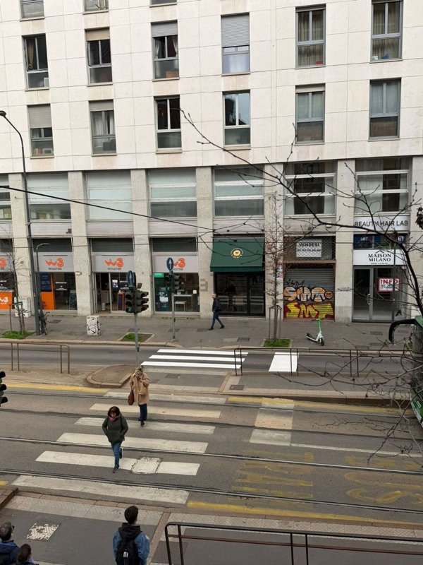 ufficio in vendita a Milano in zona Guastalla
