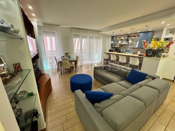 appartamento in vendita a Milano in zona Famagosta