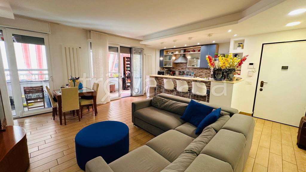 appartamento in vendita a Milano in zona Famagosta