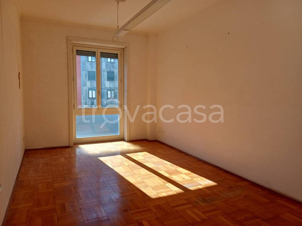 appartamento in vendita a Milano in zona Guastalla