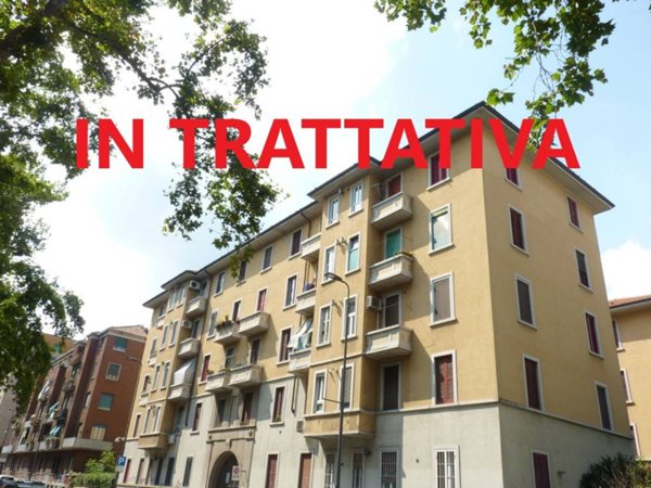 locale commerciale in vendita a Milano in zona Città Studi