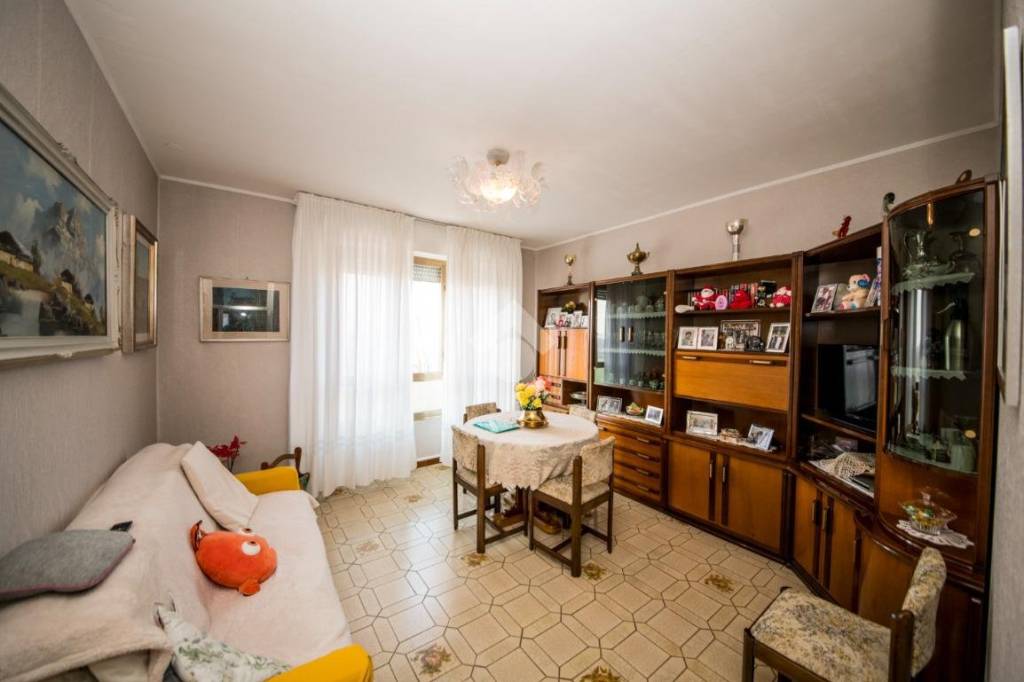 appartamento in vendita a Milano in zona Quartiere degli Olmi