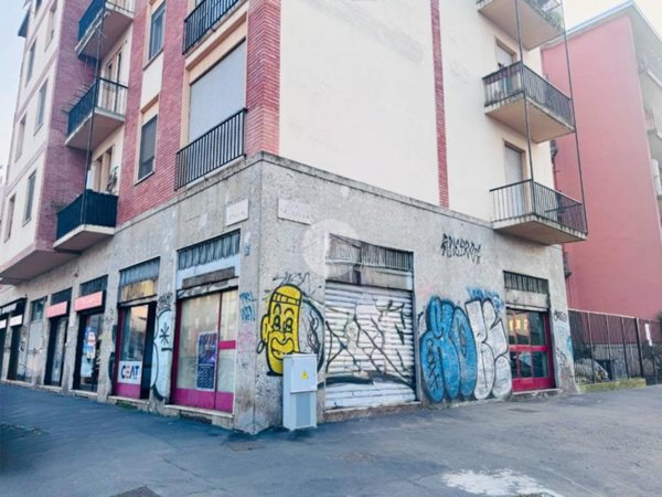 locale commerciale in vendita a Milano in zona Famagosta